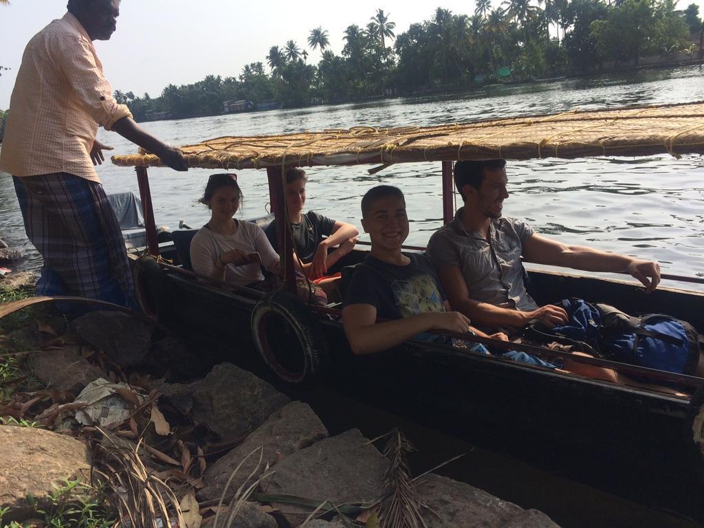 Alappuzha Thoms Beach Homestay מראה חיצוני תמונה